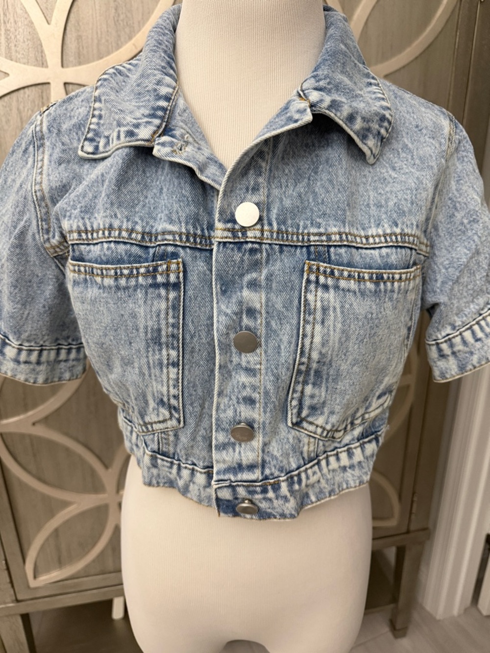 Cropped Light Wash Denim Jacket - Light Blue